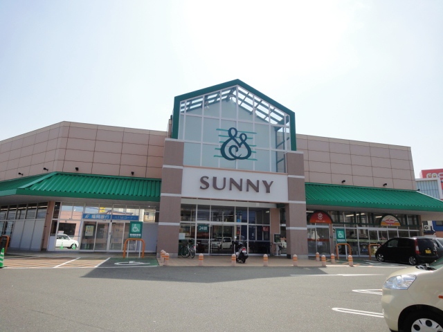 Supermarket. 800m to Sunny Maehara store (Super)