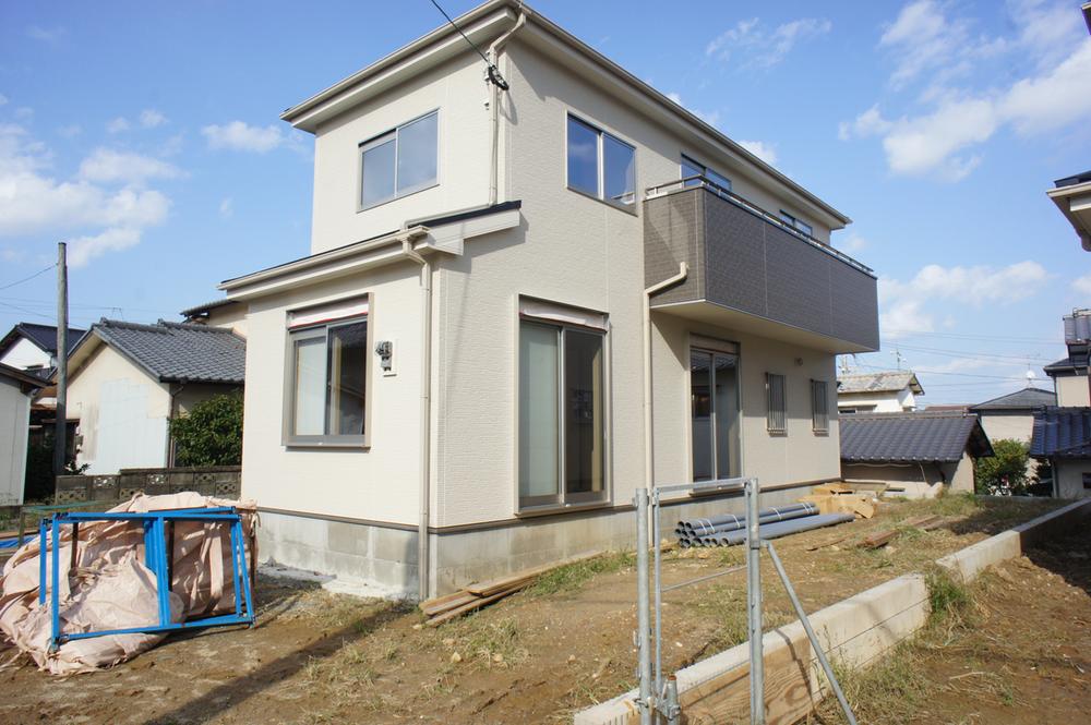 Local appearance photo. 4 Building