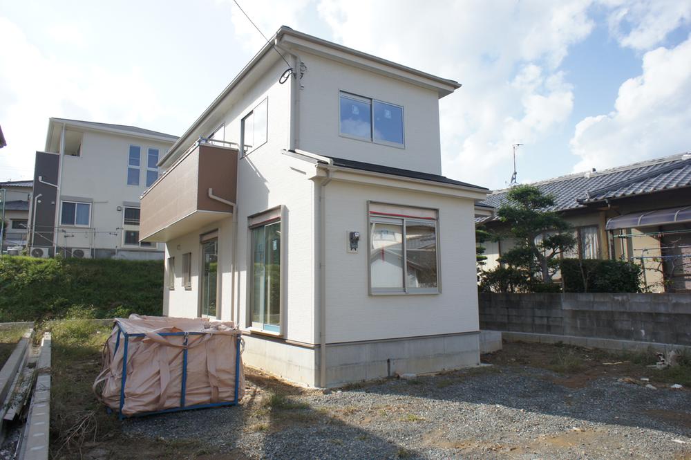 Local appearance photo. 5 Building