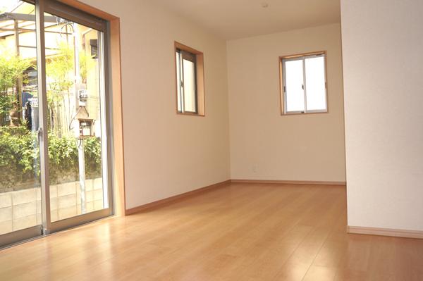 Same specifications photos (living)