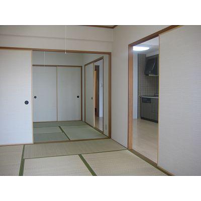 Living. Japanese-style room, you can produce a wide space in a two-room adjacent!