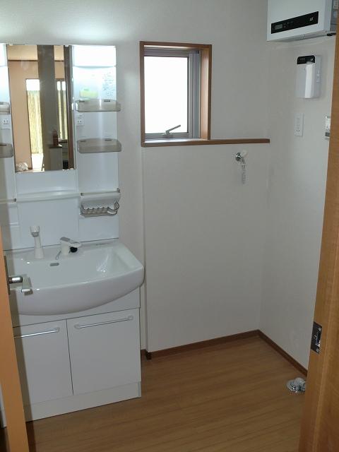Same specifications photos (Other introspection). Washbasin with shower (same specifications photo)