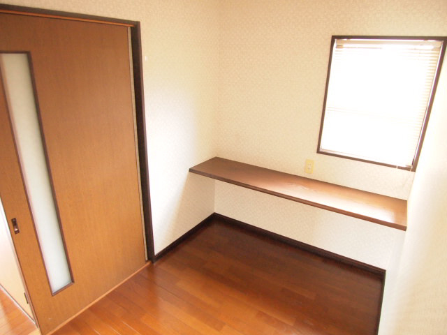 Other room space. There is a space that can be used as study. 