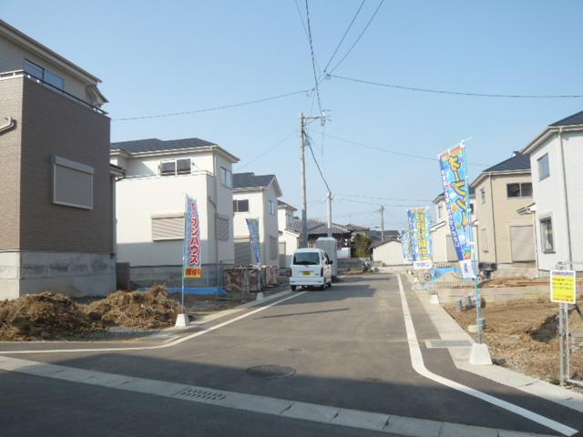 Local photos, including front road. Local (11 May 2013) Shooting