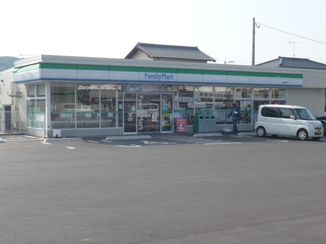 Convenience store. 1222m to FamilyMart Maehara Kafuri shop