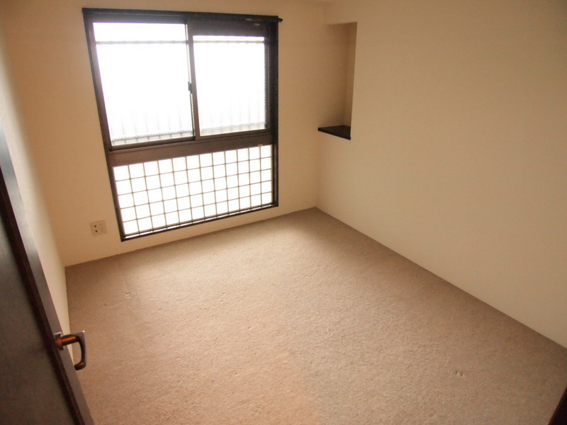 Other room space. Carpet type of Western-style is widely day is also good. 