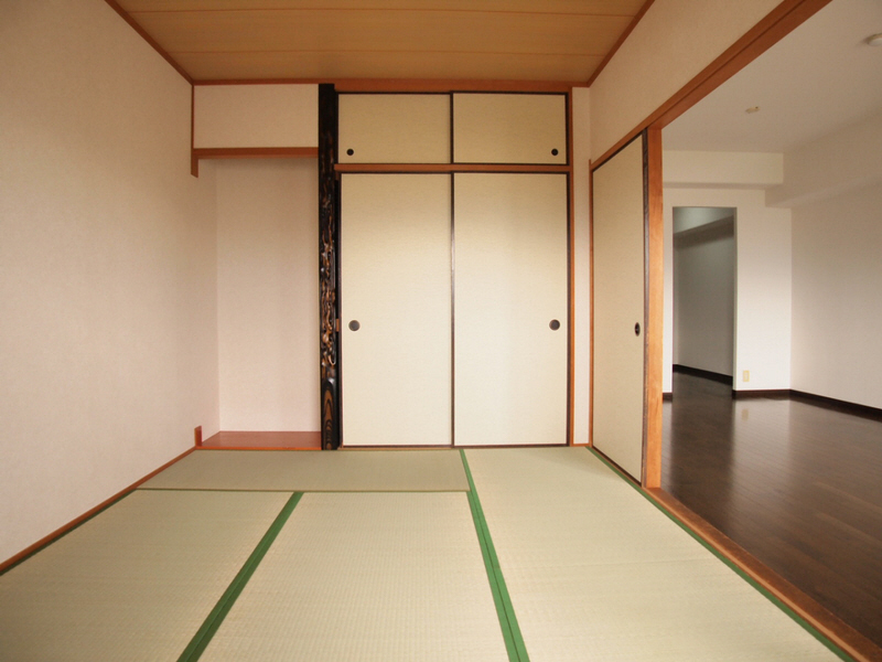 Other room space. It is the alcove with a Japanese-style room. 