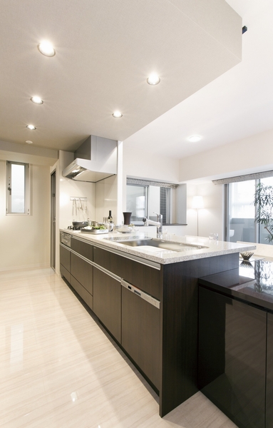 A bright kitchen with a window or back door, Konasemasu fun and efficient daily housework