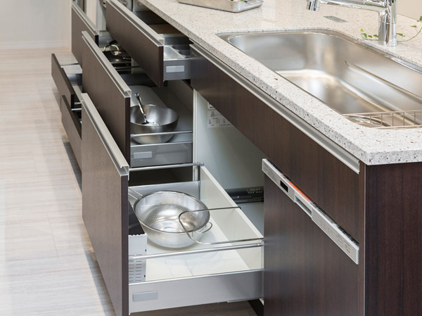 Kitchen.  [All slide storage] All sliding storage that can be effectively utilized to back the, Easy loading and unloading easier to see the internal. It is gently closed soft-close specifications drawn out smoothly. (Same specifications)