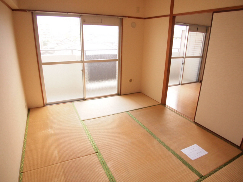 Other room space. Day is a good Japanese-style room on the south-facing. 