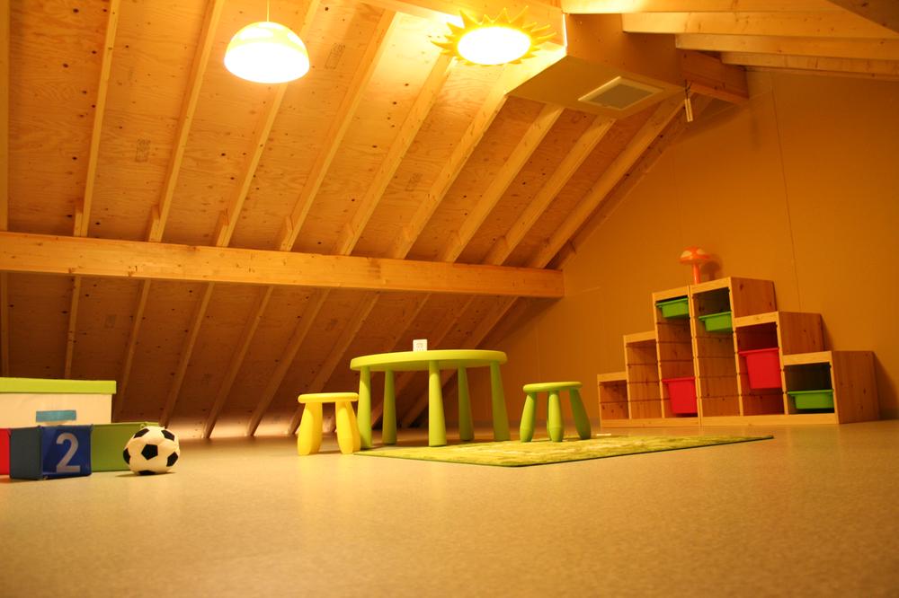 Model house photo. It can also be used as a non-spacious ceiling storage (22 sq m) storage space.
