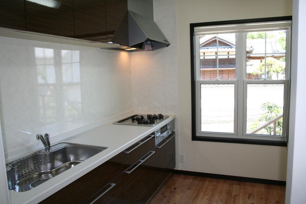 Other Equipment. Artificial marble type of kitchen All slide storage ・ It offers a variety of popular amenities, including silent sink.  ※ The kitchen is a bright window type ・ Center kitchen with convenience ・ There three types of face-to-face kitchen bounce of conversation.