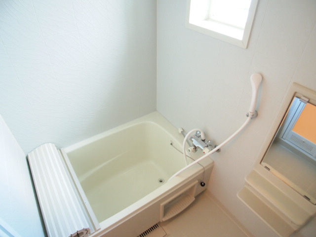 Bath. Ventilation is also easy to bathroom because there is a window. 