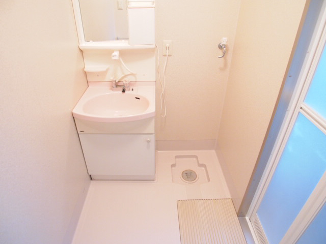 Washroom. Clean basin space. 