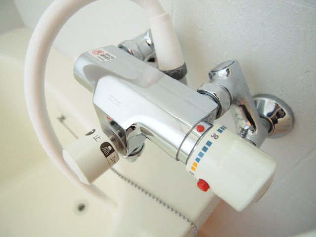 Bath. Easy to Thermo faucet temperature adjustment. 