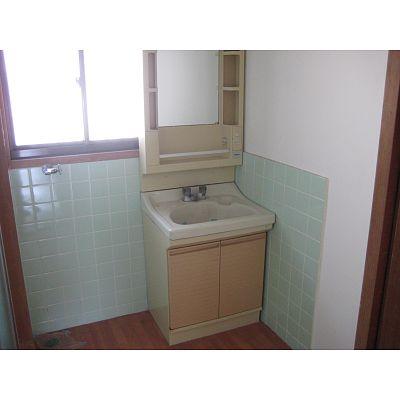 Wash basin, toilet. Ventilation is also good ventilation is good, Always comfortable! 