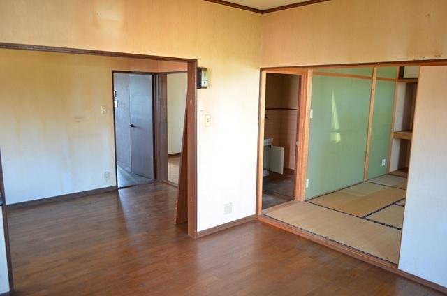 Other introspection. A bright room
