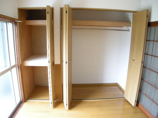 Other room space. Is the closet of the same size as the closet.