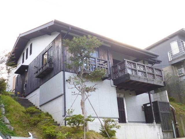 Local appearance photo. Local (11 May 2013) Shooting Attic room ・ It is a mansion with a semi-underground storage. 