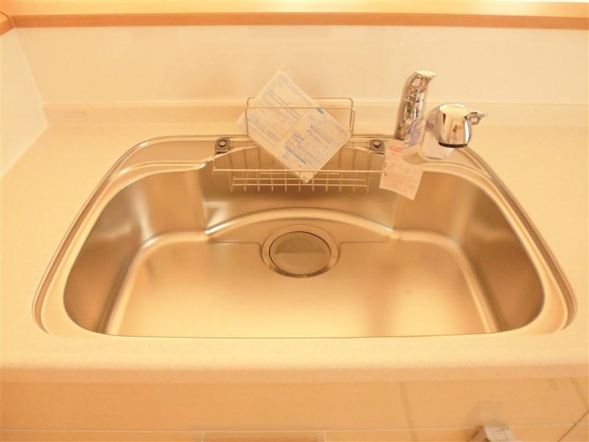 Kitchen. Faucet integrated water purifier