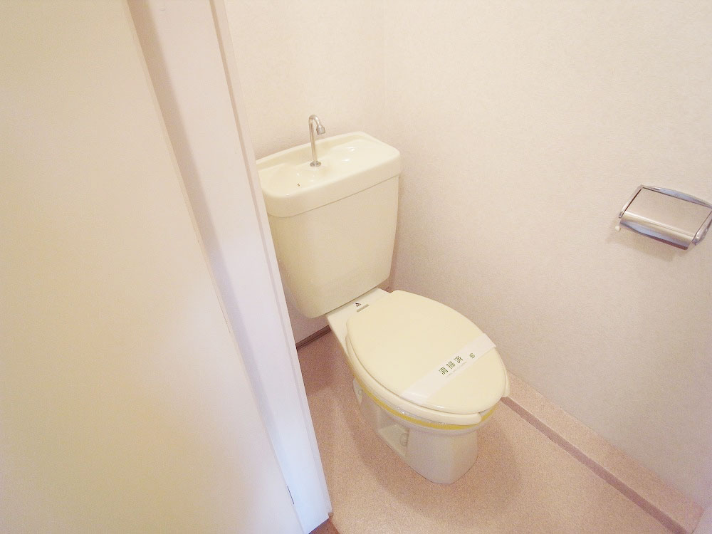 Toilet. Mobile phone and magazines ・ Manga bring OK