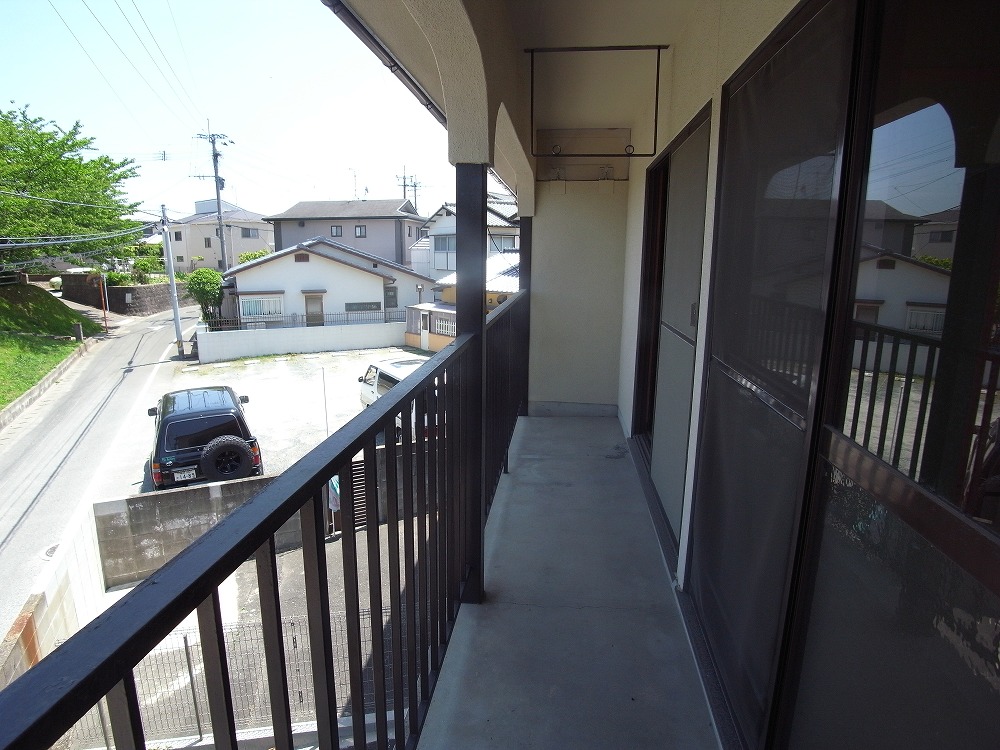 Balcony. 2 rooms worth a spacious balcony