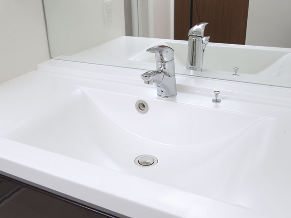 Bathing-wash room.  [Bowl-integrated basin counter] Since the wash bowl is a one-piece seamless, It looks beautiful, Also easy daily care. (Same specifications)