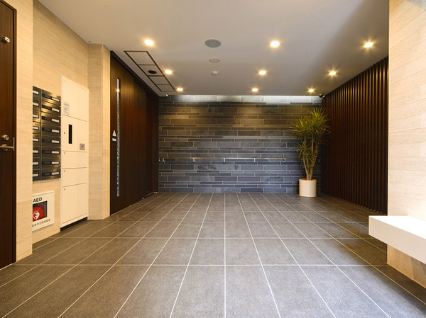 Shared facilities.  [Entrance hall] The water surface of flickering, Invites peace. Entrance Hall to greet the people in hospitality, such as hotels.