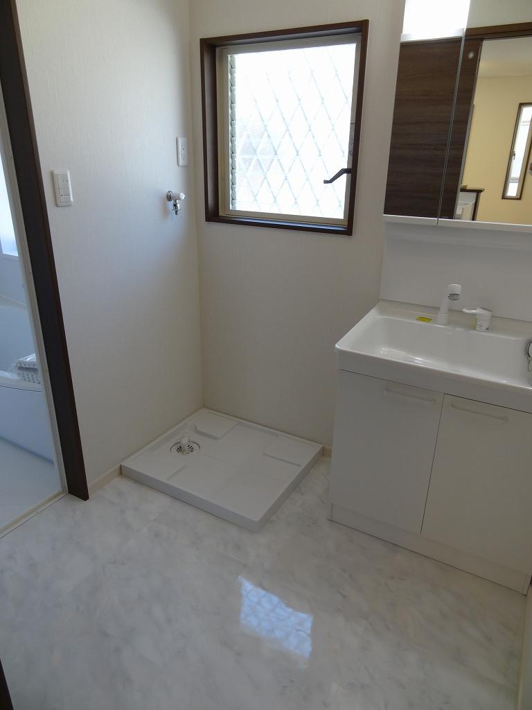 Wash basin, toilet