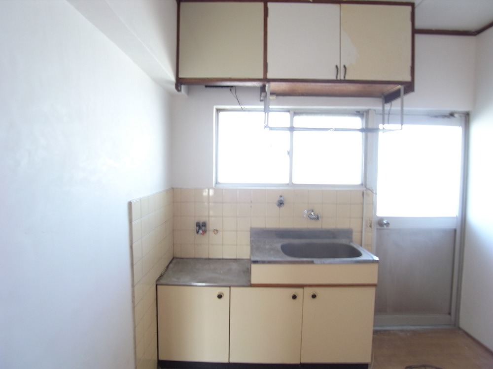 Kitchen. Gas stove installation Allowed