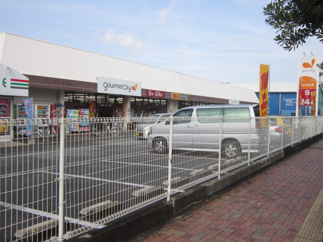 Supermarket. 405m until Gourmet City Kamishirozu store (Super)