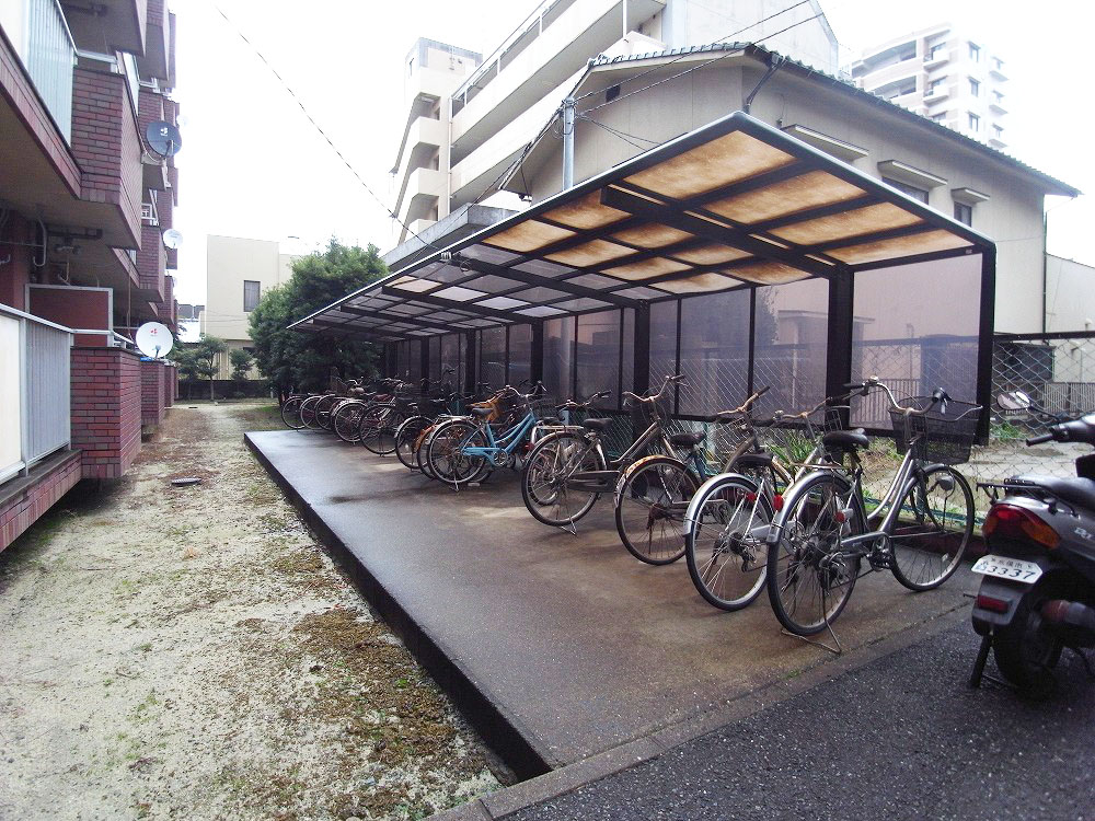 Other common areas. Bicycle Let's parked here