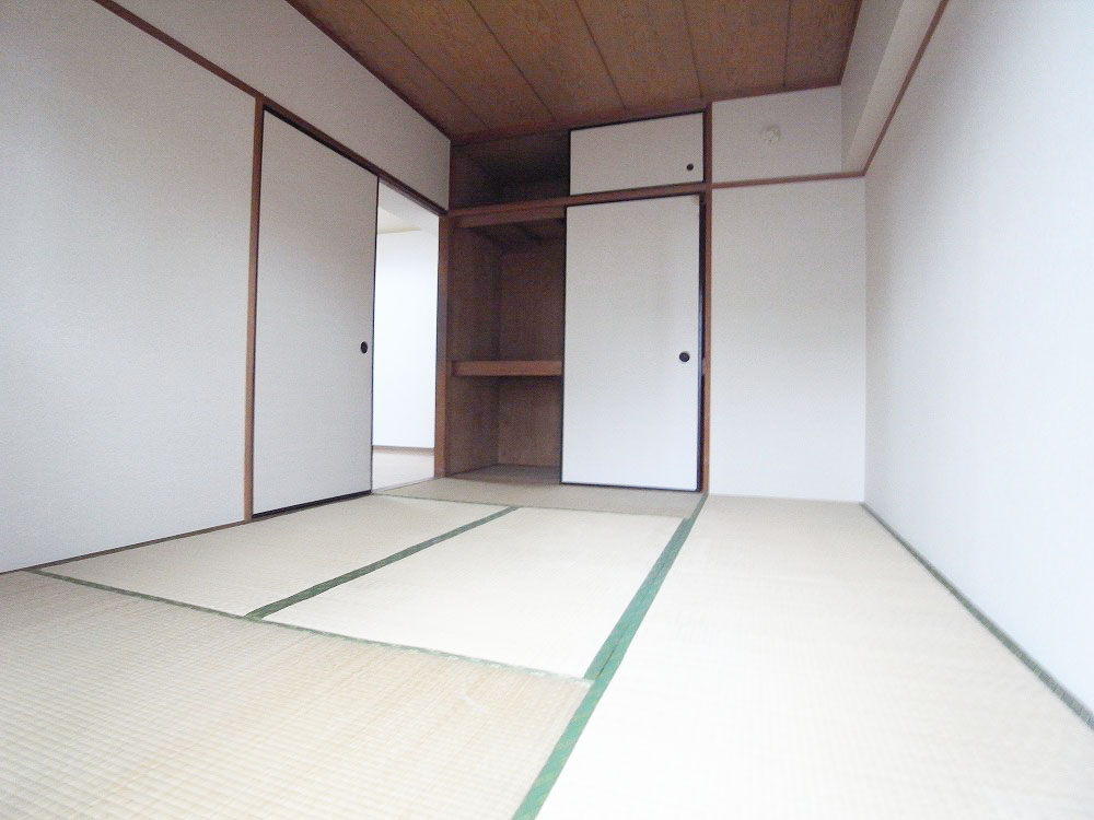 Other room space. Japanese-style room is what is also nice calm