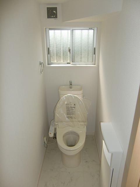 Toilet. 1F WC
