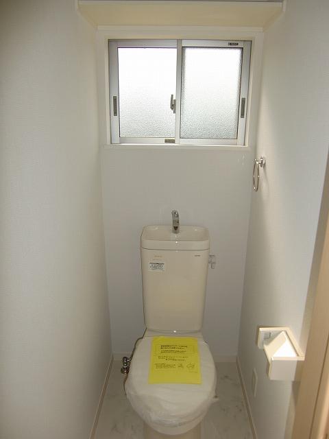 Toilet. 2F WC