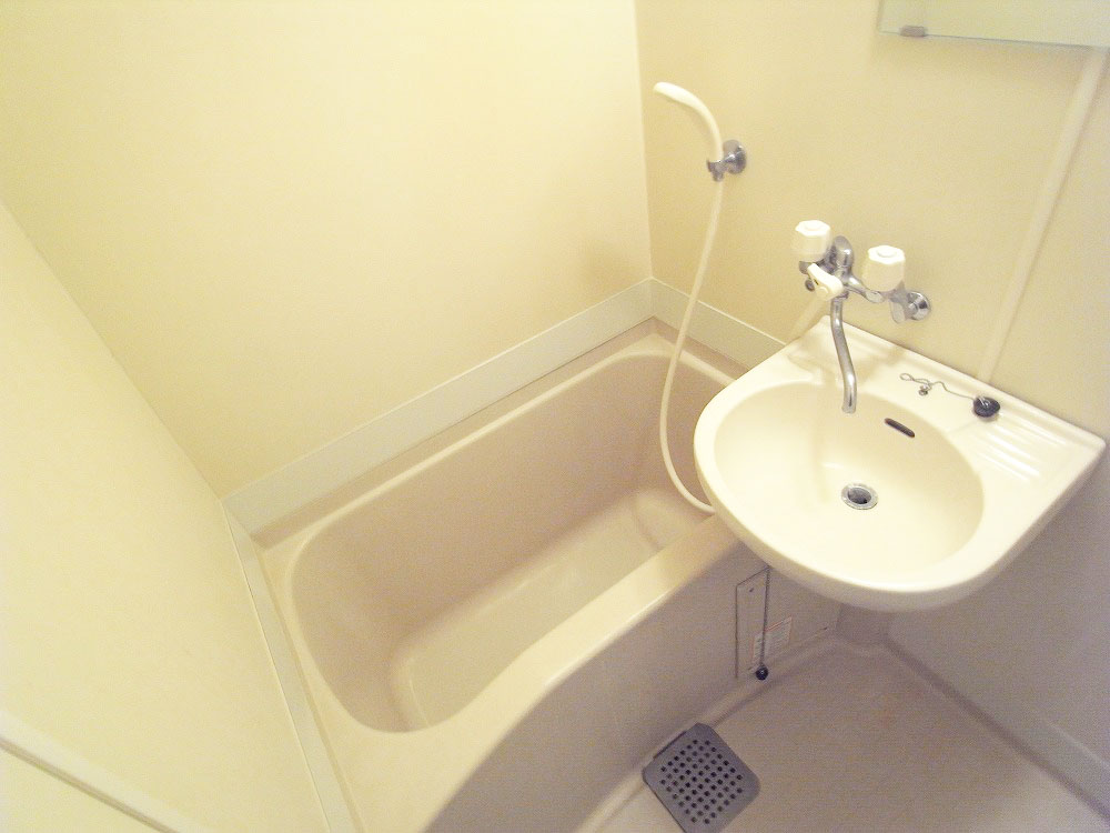 Bath. It is slowly Tsukareru wide bathtub