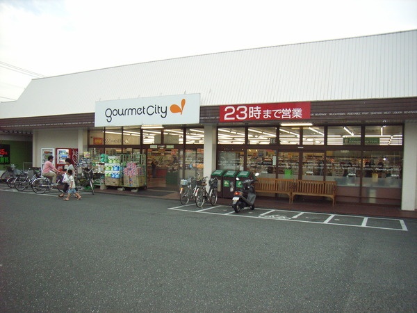 Supermarket. 706m until Gourmet City Kamishirozu store (Super)