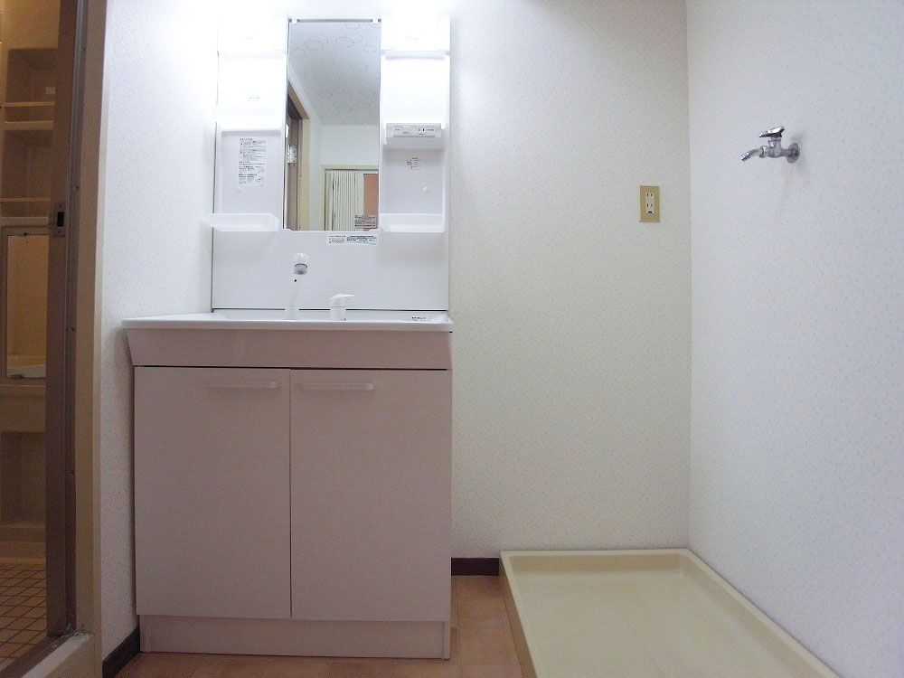 Washroom. Easy to use and widely also wash dressing room