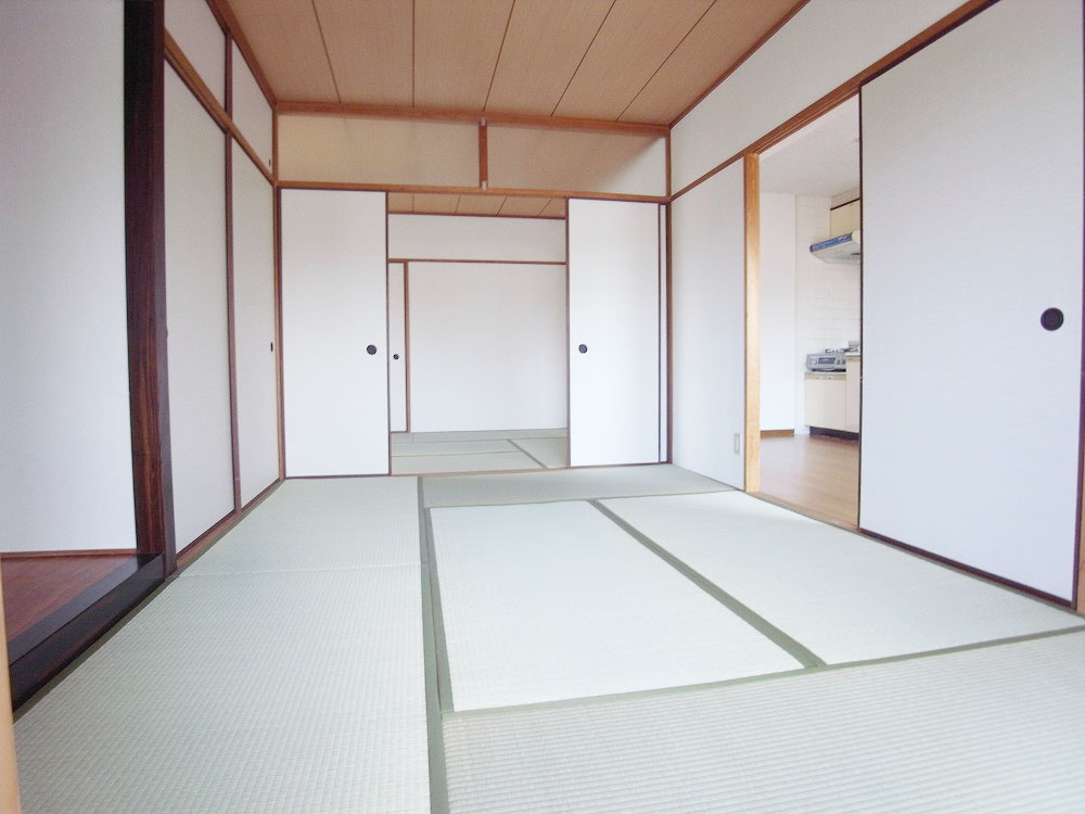 Other room space. 12 Pledge of Japanese-style banquet can also be used by connecting