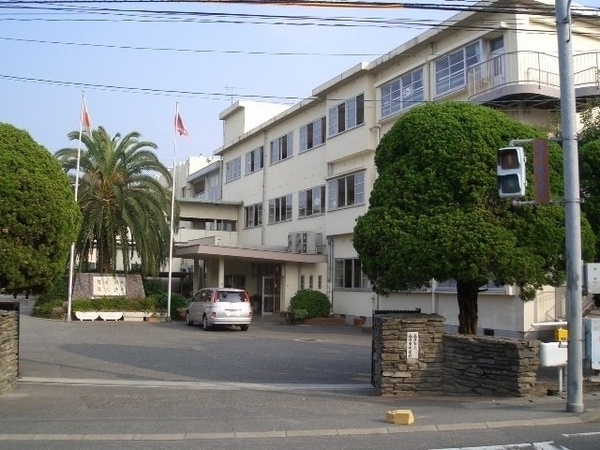 Junior high school. 702m to Kasuga Municipal Kasugahigashi junior high school (junior high school)
