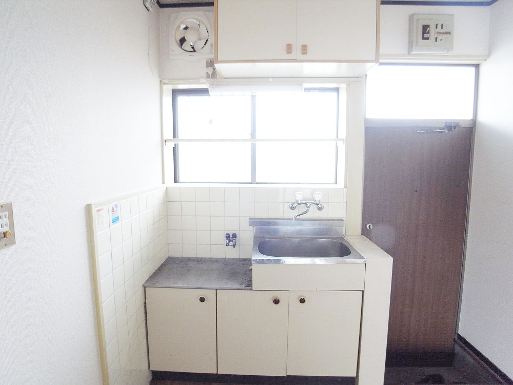 Kitchen. Two-burner gas stove installed Friendly Kitchen