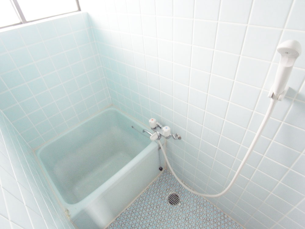 Bath. Convenient window with bathroom hot water & shower & District