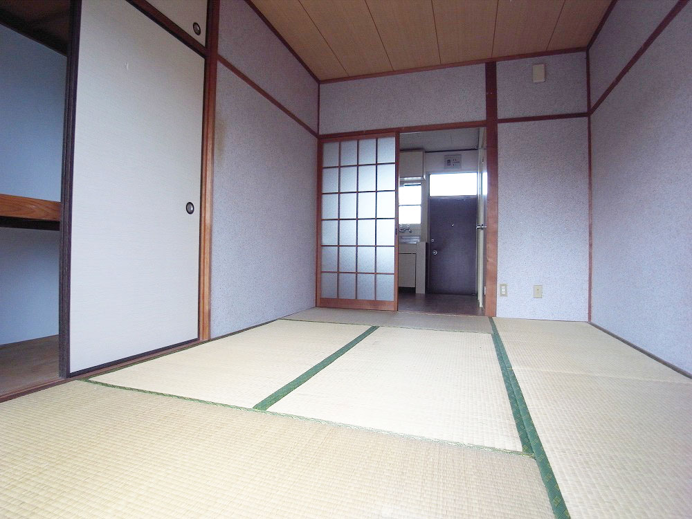 Living and room. Thing also called Japanese-style room that can purr