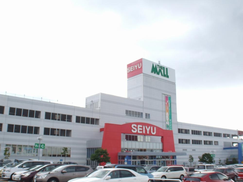 Shopping centre. THE MALL 400m a 5-minute walk from the