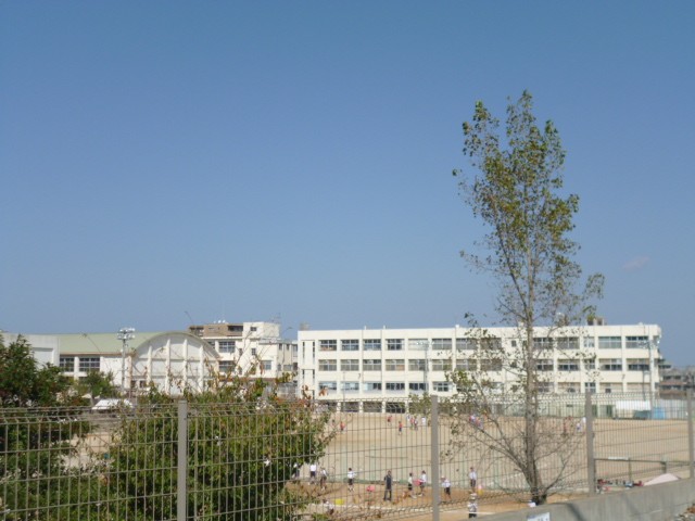 Primary school. 700m to Kasuga Municipal Kasugahigashi elementary school (elementary school)