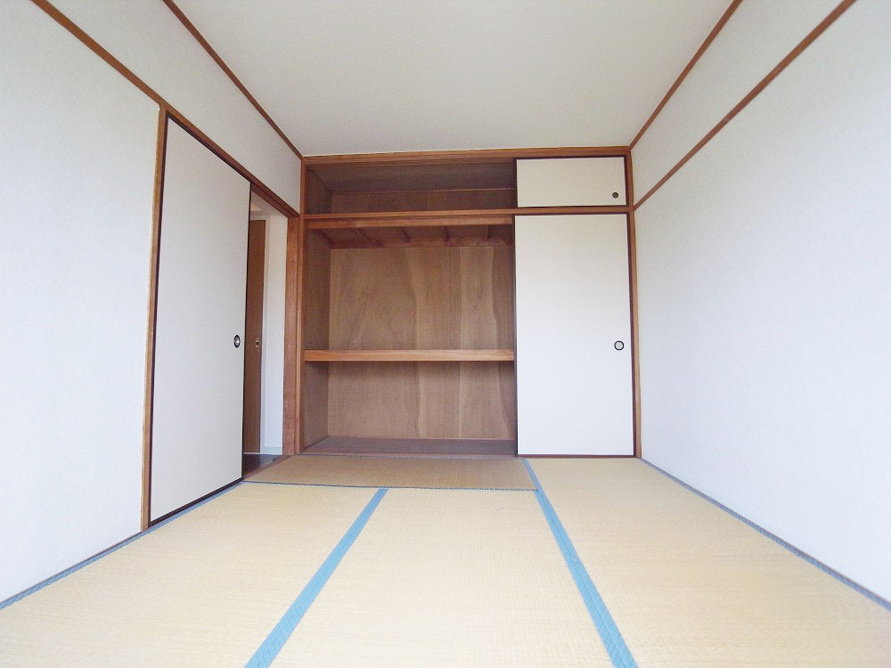 Other room space. Japanese-style room is what is also nice calm
