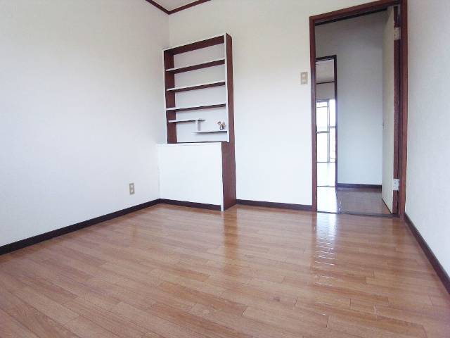 Living and room. There is also a Western-style room