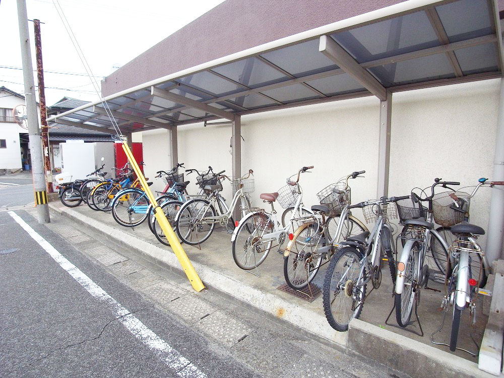 Other common areas. Covered bicycle parking on site