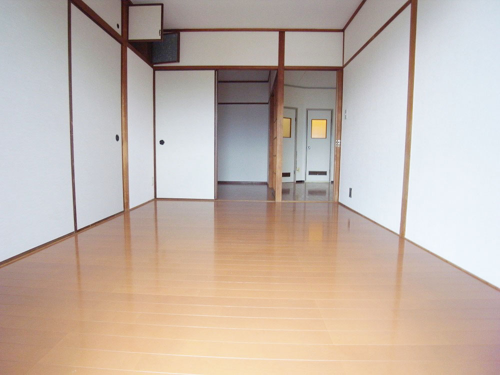 Other room space. Each room is also a Western-style since the all-flooring