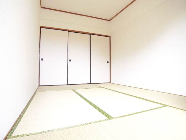 Other room space. You can purr if Japanese-style room